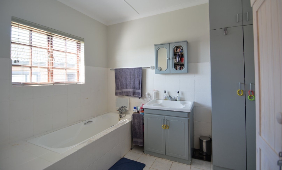 3 Bedroom Property for Sale in Stilbaai Wes Western Cape